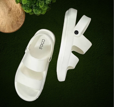 Cogs Men Clogs(White , 6)