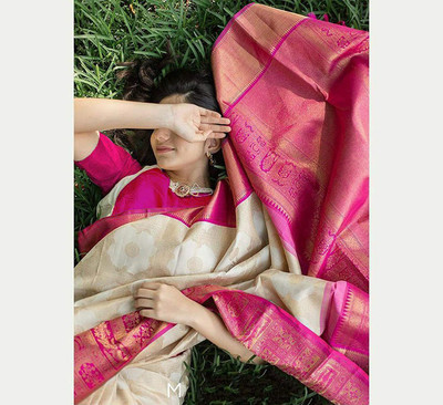 hathdora creation Printed Bollywood Georgette Saree(Cream)