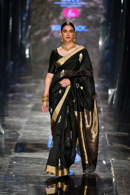 SHWENILA Solid/Plain Assam Silk Pure Silk Saree(Black)