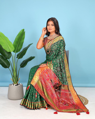 LAVYANSH CREATION Self Design, Printed Patola Silk Blend, Jacquard Saree(Green)