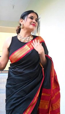 Bloviate Printed Banarasi Silk Blend Saree(Black, Red)