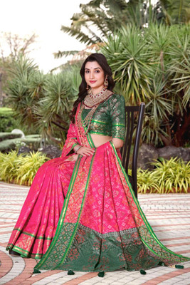Wovenza Self Design, Woven Patola Silk Blend Saree(Pink)