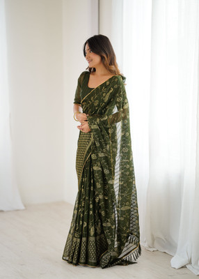 Dgdesigner Self Design Saree with Attached Blouse Georgette Saree(Green)