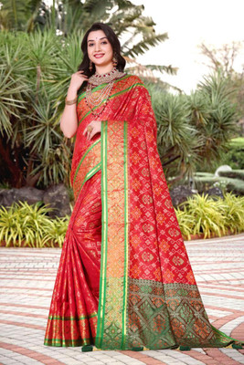 LAVYANSH CREATION Self Design, Printed Patola Silk Blend, Jacquard Saree(Red)