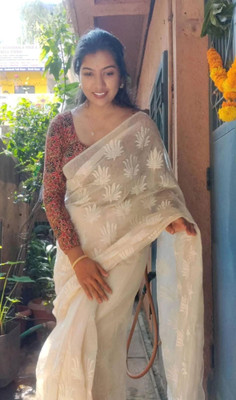 NAARI Embroidered Kalamkari Cotton Blend Saree(Cream, White, Maroon, Red)