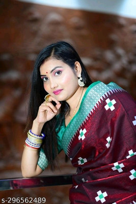 Fabriczone Woven Banarasi Satin Saree(Green)