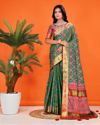 LAVYANSH CREATION Printed, Self Design Patola Silk Blend Saree(Green)