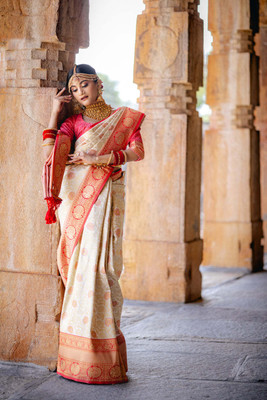 The Style Sanctuary Woven, Self Design, Temple Border, Floral Print Banarasi Silk Blend Saree(Yellow)