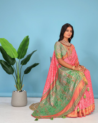 LAVYANSH CREATION Self Design, Printed Patola Silk Blend, Jacquard Saree(Pink)