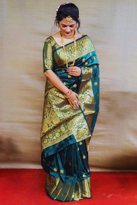 Avaki Self Design Banarasi Jacquard Saree(Multicolor)
