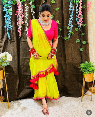 2SD gratitude Self Design, Solid/Plain, Dyed Daily Wear Georgette Saree(Light Green)