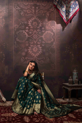 Shoponbit Self Design Banarasi Pure Silk Saree(Green)