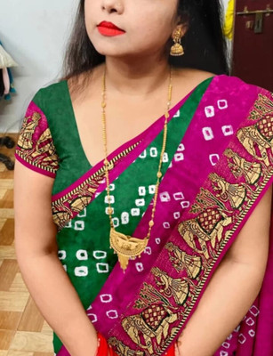 AGV Printed Bollywood Crepe, Silk Blend Saree(Dark Green, Pink)