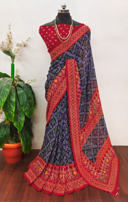 Kanooda Prints Printed Bandhani Georgette Saree(Dark Blue)