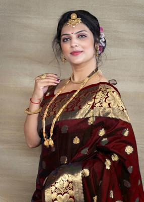 NP CREATION Woven Kanjivaram Pure Silk Saree(Maroon)