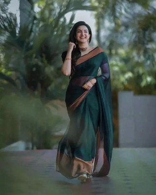 Vragi Solid/Plain Bollywood Chiffon Saree(Dark Green)