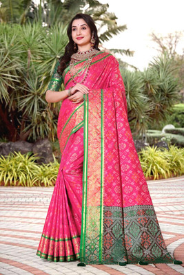 LAVYANSH CREATION Self Design, Printed Patola Silk Blend, Jacquard Saree(Pink)