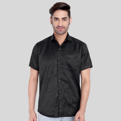 GarmentGlobes Men Solid Casual Black Shirt