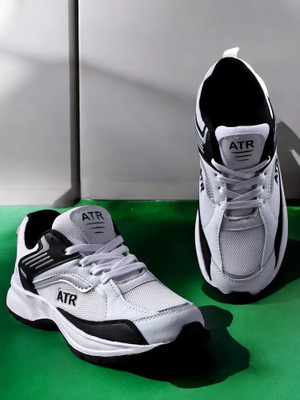 Free Kicks Running Shoes For Men(White, Black , 7)