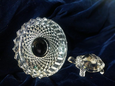 DVM Vastu Feng Shui Crystal Turtle Tortoise with Plate for Good Luck D15 Decorative Showpiece  -  10 cm(Crystal, White)