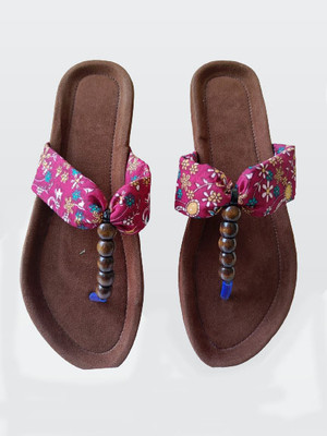 Shoe Lab Women Slippers(Maroon , 4)