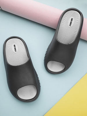 Free Kicks Men Slides(Grey , 8)