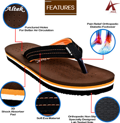 Altek Men Flip Flops(Black , 4)