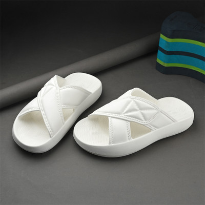 Cogs Men Slides(White , 8)