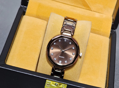 MOJITO NEW CLASSY MODEL DIAMOND STUDED WRIST ANALOG WATCH FOR GIRL NEW CLASSY MODEL DIAMOND STUDED WRIST ANALOG WATCH FOR GIRL Analog Watch  - For Women