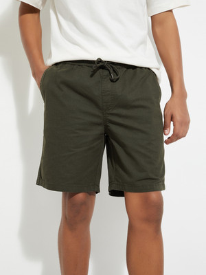 MAX Solid Men Green Basic Shorts