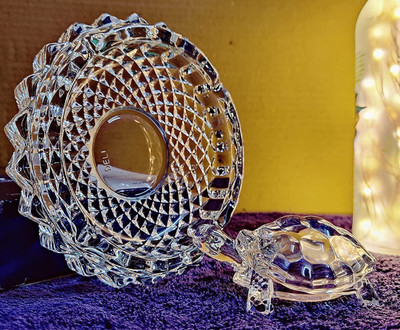 Divine Creations Crystal tortoise with a round plate for Vastu is a great addition to your home Decorative Showpiece  -  12 cm(Glass, White)
