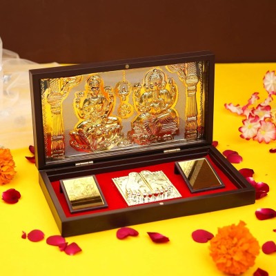 Thegiftsquare Gold Plated Laxmi ji with Charan Paduka with Photo Frame (Footsteps) Decorative Decorative Showpiece  -  4 cm(Gold Plated, Wood, Brown, Gold)