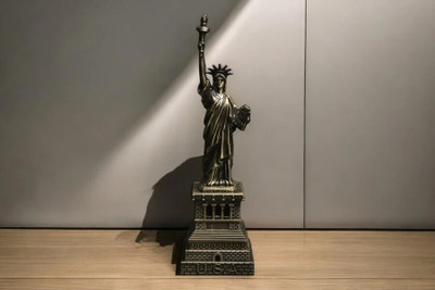 Craftology Metal Statue of Liberty Decorative for Home Décor Office Desk (18 cm) Decorative Showpiece  -  18 cm(Metal, Gold)