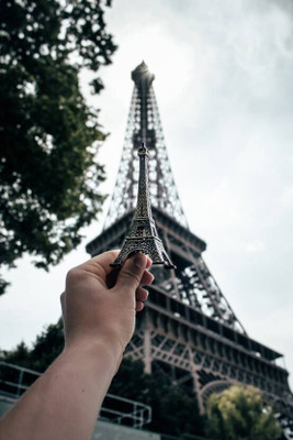 Vastu Art Vastu Fengshui Tower/Eiffel Tower Miniature Statue For Home ,Car & Gift Purpose Decorative Showpiece  -  10 cm(Metal, Brown)