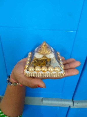 VSP VASTU SAMADHAN 21 Shree Yantra Gomti Crystal Pyramid for good health and prosperity Decorative Showpiece  -  3 cm(Crystal, Multicolor)