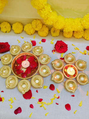 Mehras Virasat Golden Decorative Diya Set of 2 Metal Flower Diyas 2 Free Candle Decorative Showpiece  -  25 cm(Metal, Gold)