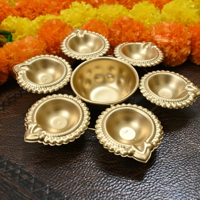 SHAZ GROUP VALLEY HOME ETHICS Brass Urli Set with 8 Diyas | Traditional Decorative Bowl (Set of 2) Decorative Showpiece  -  8 cm(Iron, Gold)
