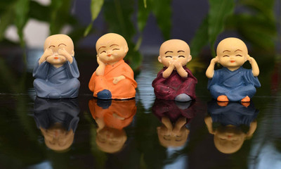 Welfic 4 Pcs Monk Buddha Miniature Showpiece Set Monks Figurine Statue, Cute Little Decorative Showpiece  -  5 cm(Ceramic, Multicolor)
