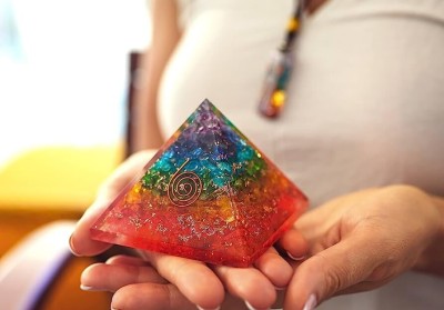 VIBESLE Energy Generator Orgone Pyramid for E-Energy Protection & Healing Decorative Showpiece  -  10 cm(Crystal, Multicolor)