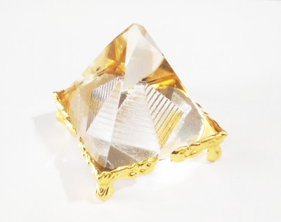 MORMUKUT Crystal Pyramid With Stand For Positive Energy, Vastu Correction Decorative Showpiece  -  4.5 cm(Brass, Crystal, Glass, Clear)