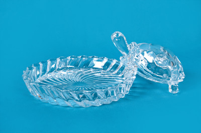 SainathSell Crystal Glass Tortoise with Plate, Vastu Item for Health, Wealth, and Prosperity Decorative Showpiece  -  5.5 cm(Glass, Clear)