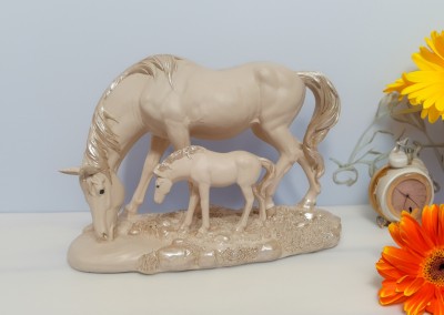 The Creative Giftmart TCG 3D Horse with Baby Statue Decorative Showpiece  -  33 cm(Resin, White, Silver)