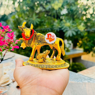SBBCO Kamdhenu Cow, calf Metal Statue | Cow and calf idol | Cow and calf statue Decorative Showpiece  -  8 cm(Metal, Gold)