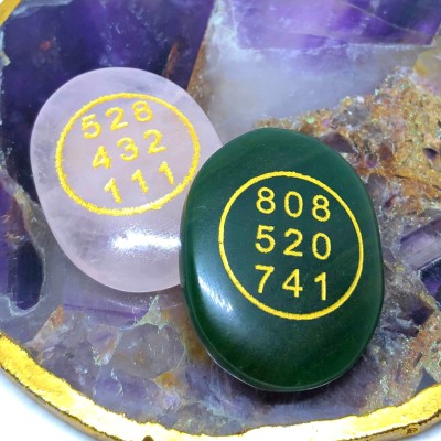 VIBESLE Combo of Green Jade & Rose Quartz Stone Zibu Symbol Coin Money Switch Word Decorative Showpiece  -  5 cm(Crystal, Green, Pink)