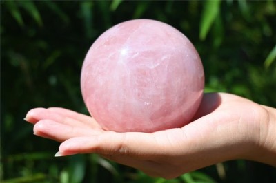 SS Murti Natural 400-500 Gram Rose Quartz Ball Crystal Sphere for Home Decorative Showpiece  -  7 cm(Stone, Pink)