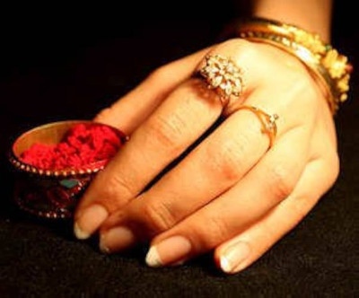 OLETSUN New Dust Sindoor Red with Herbs Extracts | Sweatproof & Water Resistant Sindoor(Red)