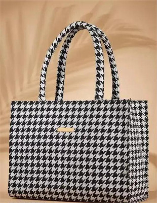 its me Girls White, Black Messenger Bag