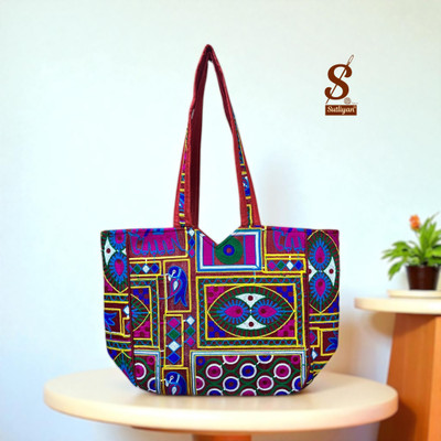 Sutliyan Red Tote Women's Gujarati Handmade Oon Embroidery Regular Black Tote Bag