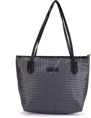 Trendz Firenze Black Tote modern tote bag will complete your fashionable look.