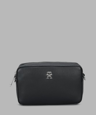 TOMMY HILFIGER Black Sling Bag TH ESSENTIAL SC CAMERA BAG